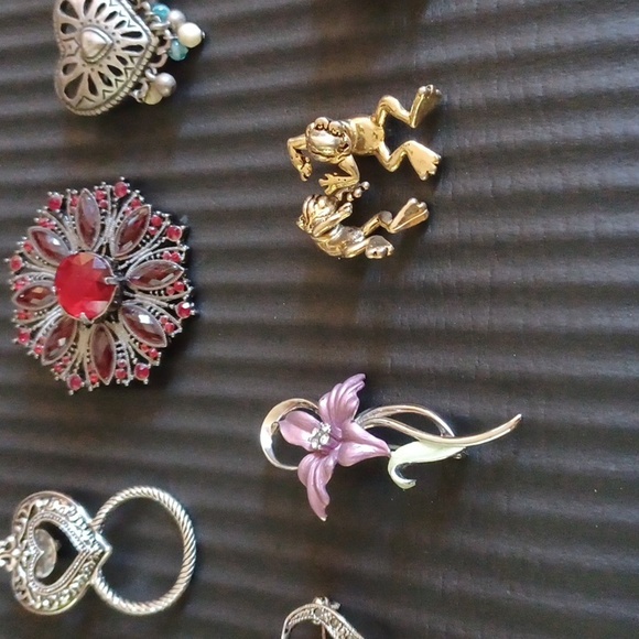 Brooches - Picture 6 of 7